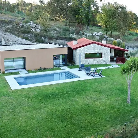 Casa Encosta Do Monte *